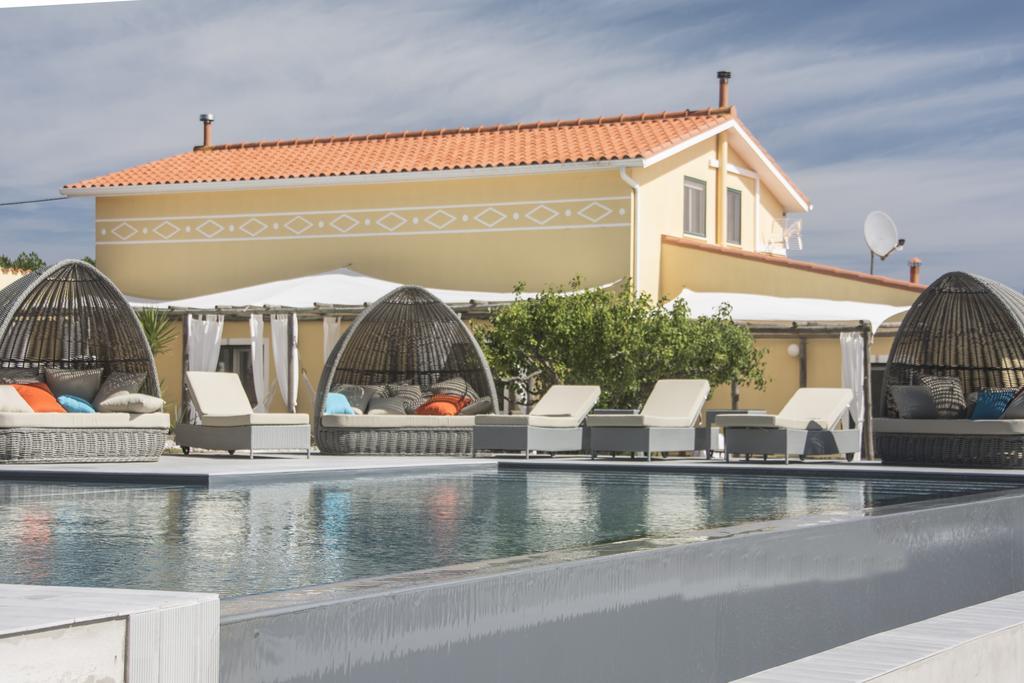 The Fig Boutique Suites Salir de Porto Eksteriør bilde